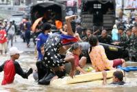 Наводнение обрушилось на столицу Индонезии