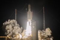 Французская ракета Ariane 5 вывела на орбиту три космических аппарата