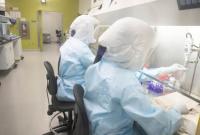 С начала пандемии коронавирусом в Украине заразились почти 8 тыс. медиков