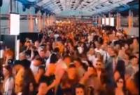 Найдите хоть одного в маске: в сеть попало видео многолюдной вечеринки в элитном киевском ресторане