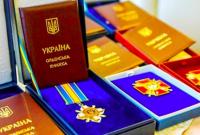 Зеленский вручил военным более 30 государственных наград: часть - посмертно