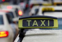 Українським таксистам дозволили їздити смугою громадського транспорту