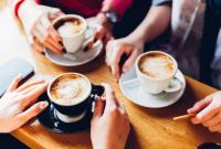 Кілька чашок кави допомагають жінкам зберегти струнку фігуру, - вчені