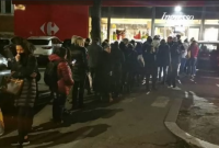 В Италии из-за "коронавирусного" карантина началась паника: люди штурмуют супермаркеты
