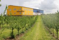 На Львівщині фермер вирощує персики та вишні за допомогою власної метеостанції та інтернет-технологій