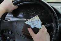 Фальшиві довідки про відсутність COVID-19 і "липа" на авто: почому продають підробки в Україні