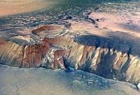 Китайский зонд прислал кадры с орбиты Марса
