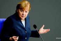 Меркель обещает вакцинировать каждого желающего жителя страны до конца лета
