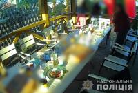 В Киеве полиция нашла два ресторана, работавшие несмотря на карантин, "Велюра" среди них нет