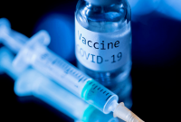 Вакцинация не снижает вирусную нагрузку при заболевании коронавирусом