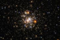 Телескоп Hubble показал шарообразное скопление звезд в созвездии Стрелец
